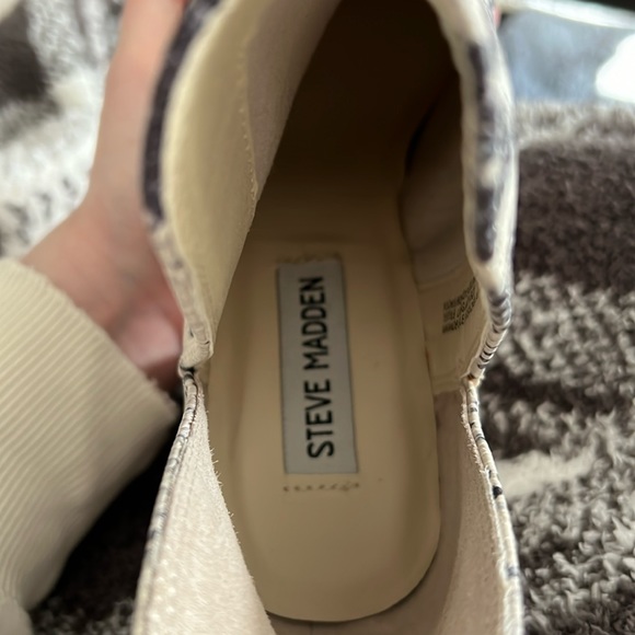 Boot with heel - Picture 2 of 2